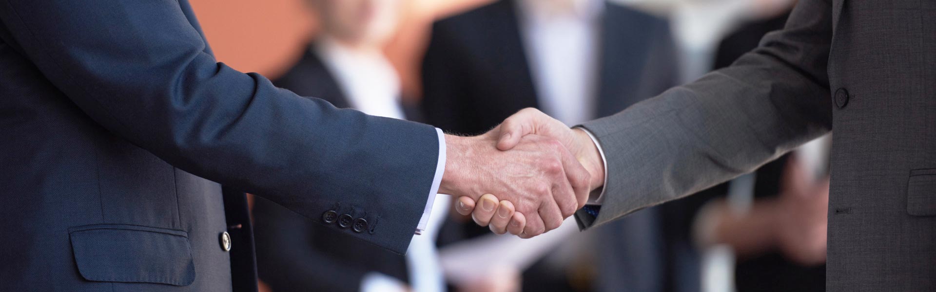 Бізбен хабарласыңы